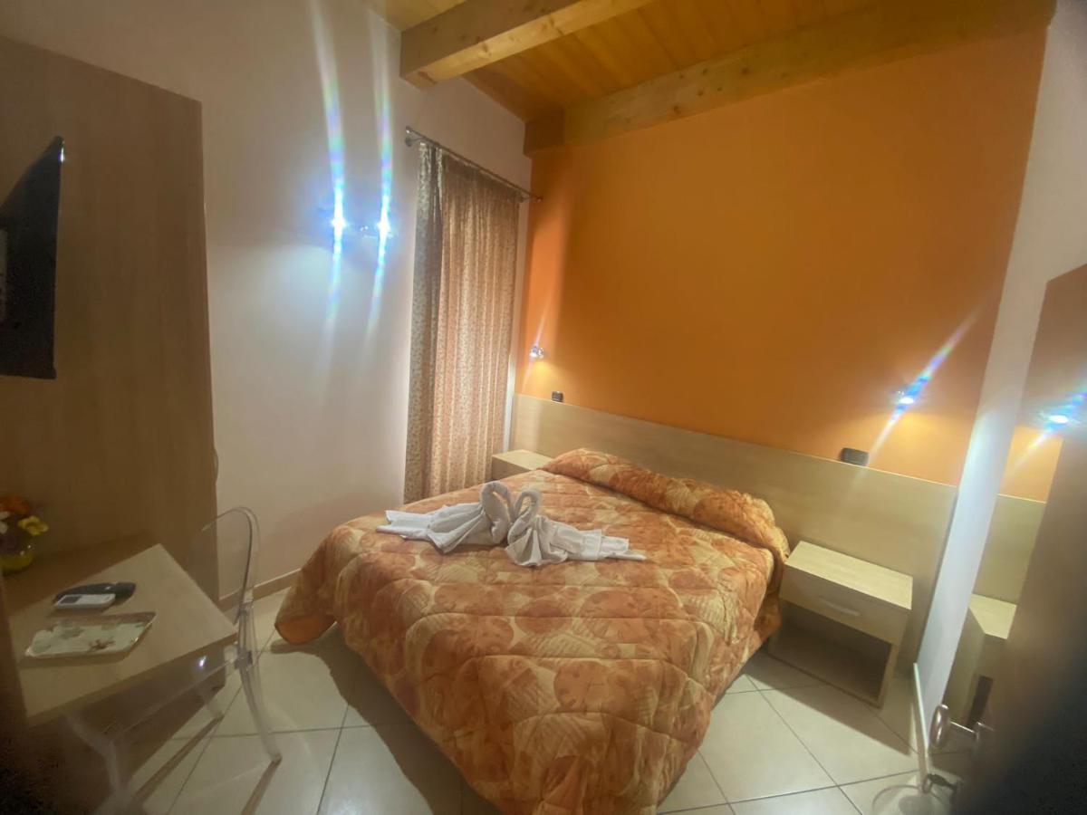 Hotel Mandanici :Borgo Marsalini Barcellona-Pozzo di Gotto Exteriér fotografie