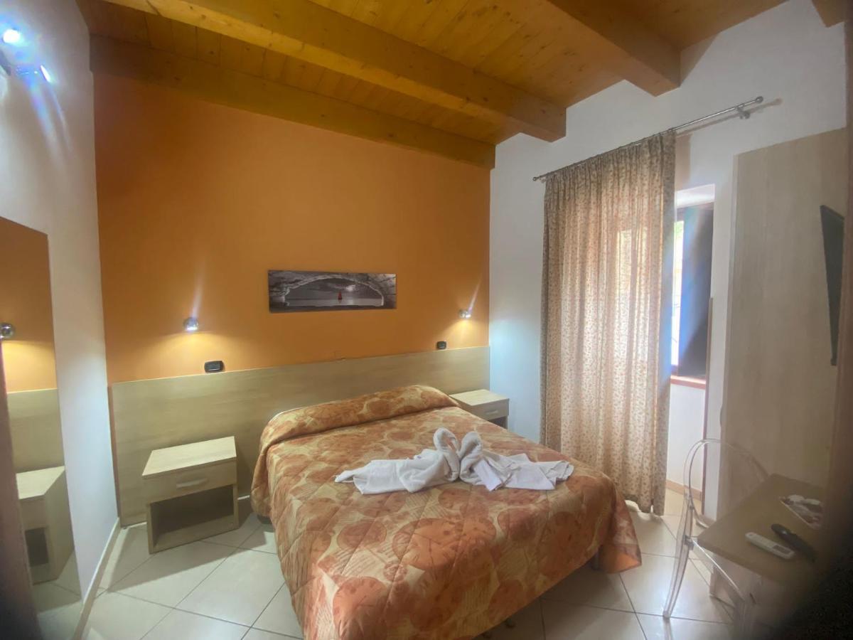 Hotel Mandanici :Borgo Marsalini Barcellona-Pozzo di Gotto Exteriér fotografie
